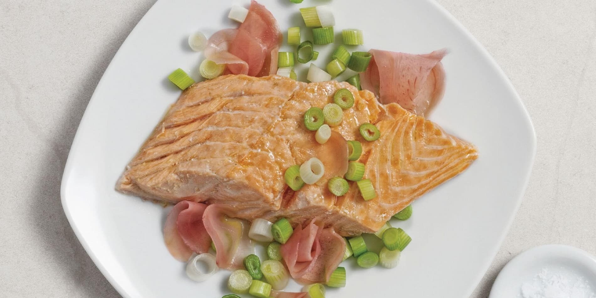 SALMON FILLETS ON A BED OF SPRING ONIONS